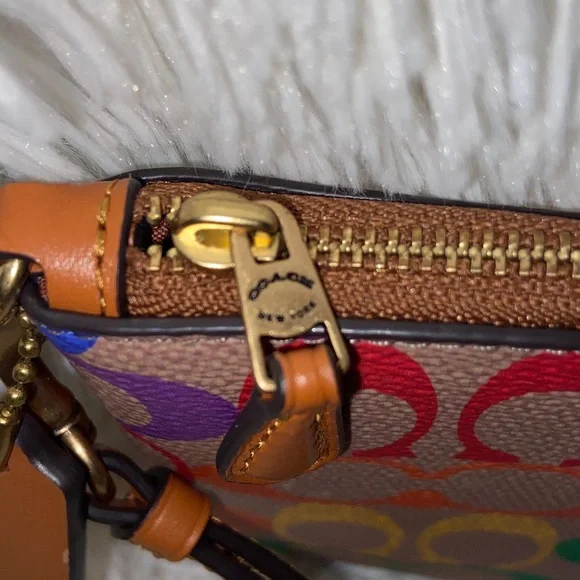 NWOT Coach Wristlet Brass/Tan Natural Multi Rainbow Signature Canvas/leather - Picture 6 of 13